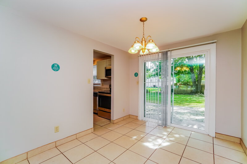 1,680/Mo, 1743 Parkgate Rd Columbus, OH 43229 Dining Room View 2