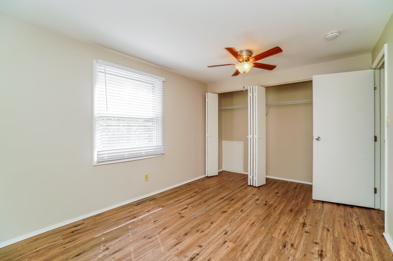 1,680/Mo, 1743 Parkgate Rd Columbus, OH 43229 Main Bedroom View