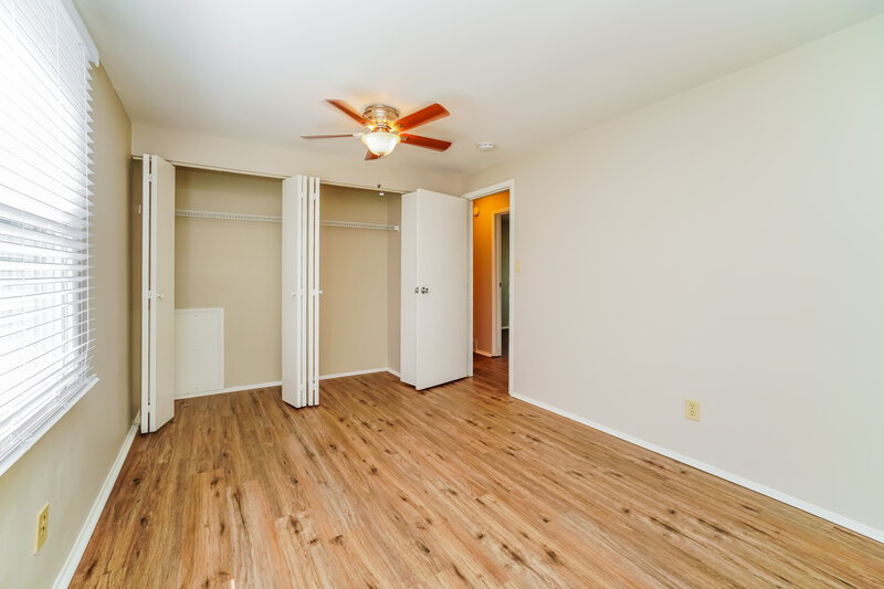 1,680/Mo, 1743 Parkgate Rd Columbus, OH 43229 Main Bedroom View 2