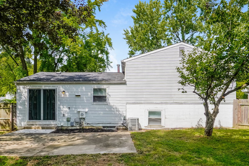 1,680/Mo, 1743 Parkgate Rd Columbus, OH 43229 Rear View