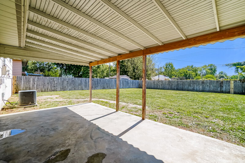 1,640/Mo, 5315 Sundale Pl S Columbus, OH 43232 Covered Porch View