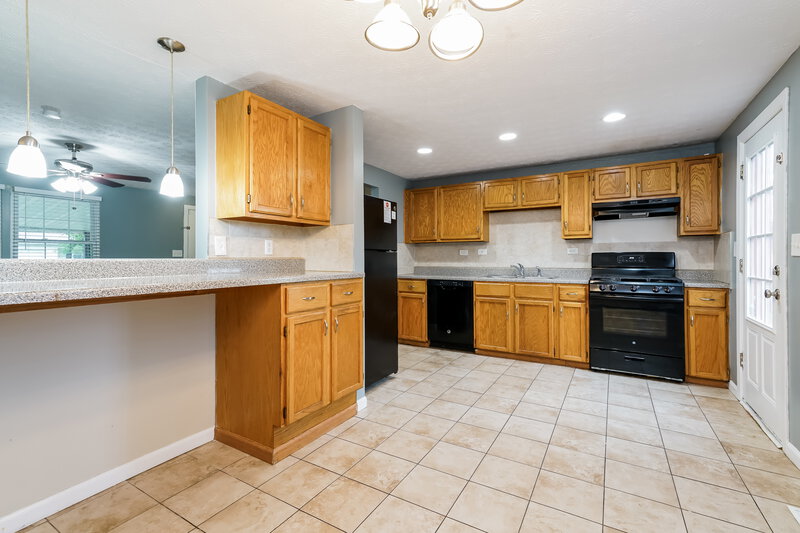 1,480/Mo, 5280 Quincy Dr Columbus, OH 43232 Kitchen View