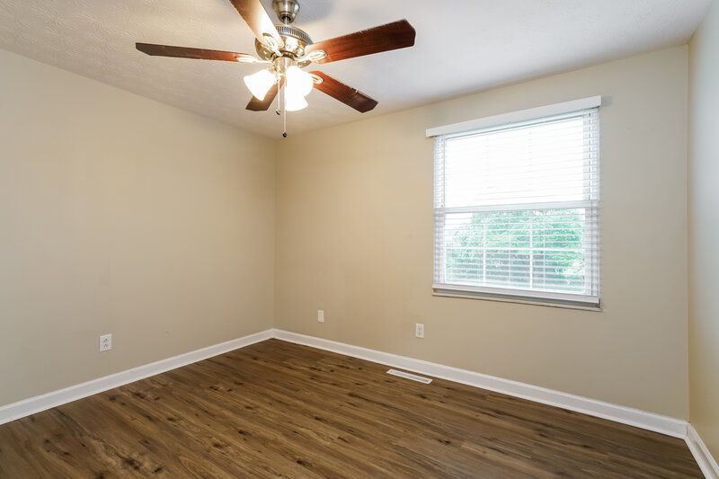 1,480/Mo, 5280 Quincy Dr Columbus, OH 43232 Main Bedroom View