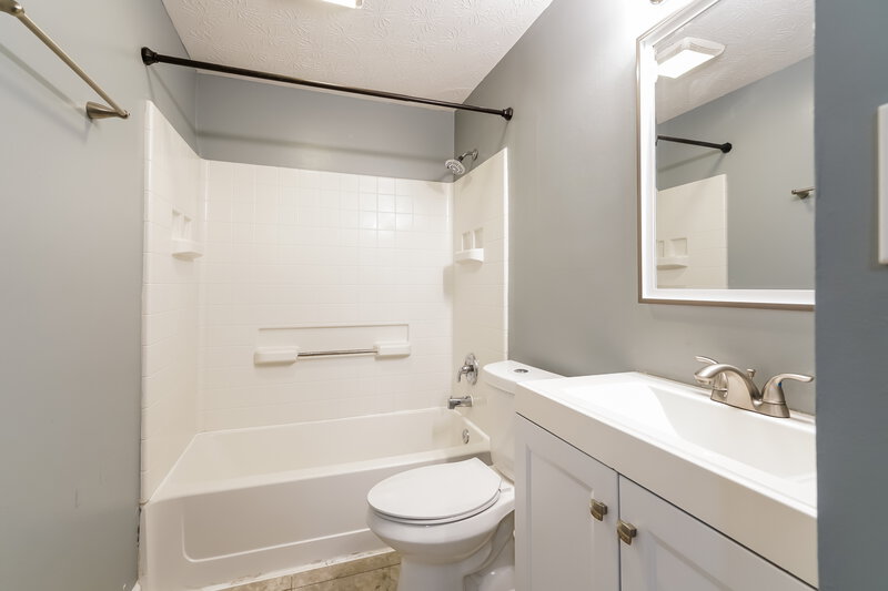 1,480/Mo, 5280 Quincy Dr Columbus, OH 43232 Bathroom View