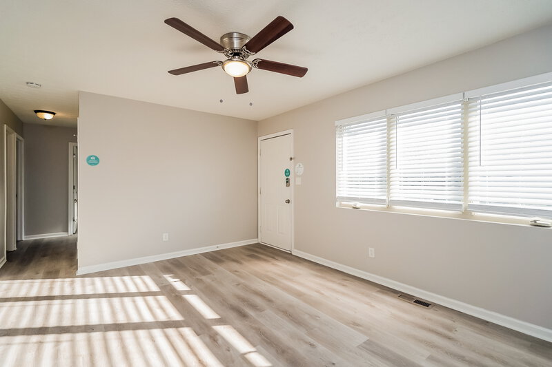 1,510/Mo, 8420 Fairbrook Ave Galloway, OH 43119 Living Room View