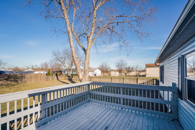 1,510/Mo, 8420 Fairbrook Ave Galloway, OH 43119 Deck View