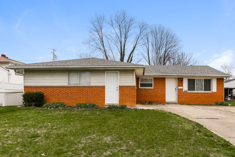 2,400/Mo, 2400 Lisbon Dr Columbus, OH 43232 External View