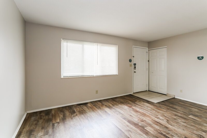 2,400/Mo, 2400 Lisbon Dr Columbus, OH 43232 Misc View 2