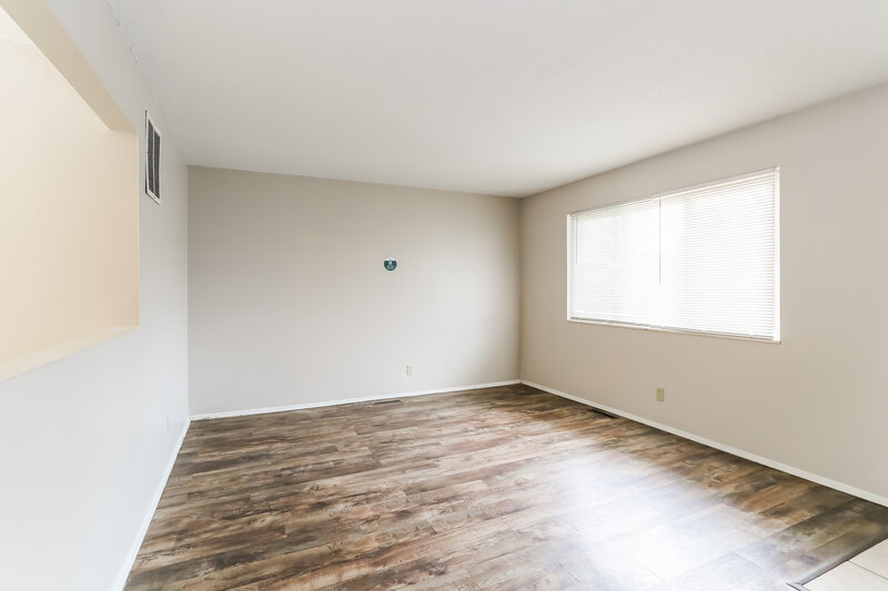 2,400/Mo, 2400 Lisbon Dr Columbus, OH 43232 Misc View 3