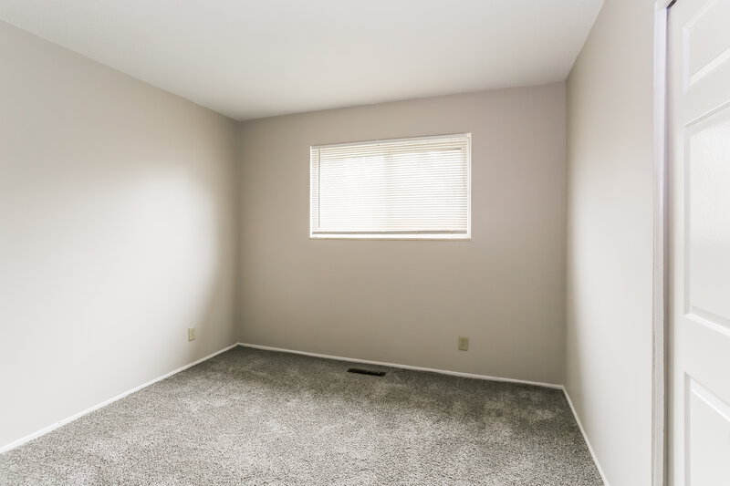 2,400/Mo, 2400 Lisbon Dr Columbus, OH 43232 Misc View 8