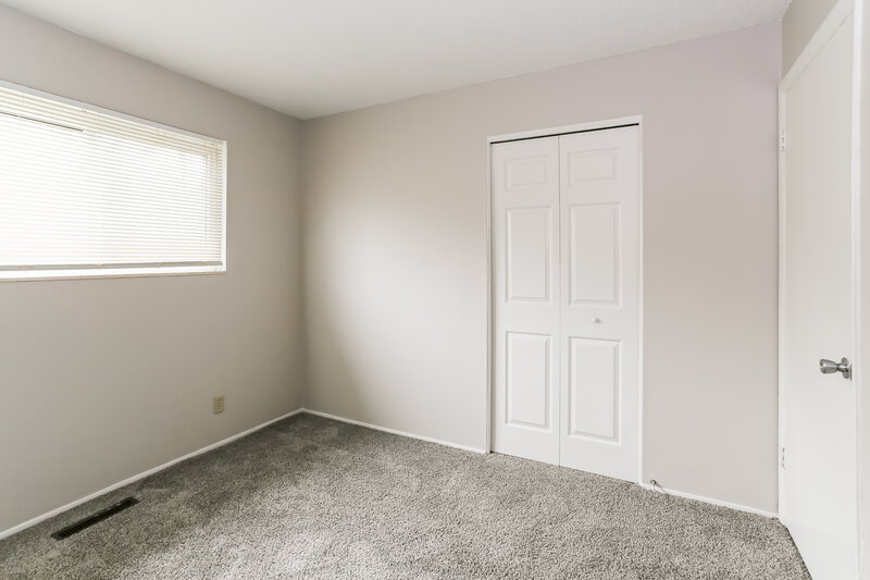 2,400/Mo, 2400 Lisbon Dr Columbus, OH 43232 Misc View 9