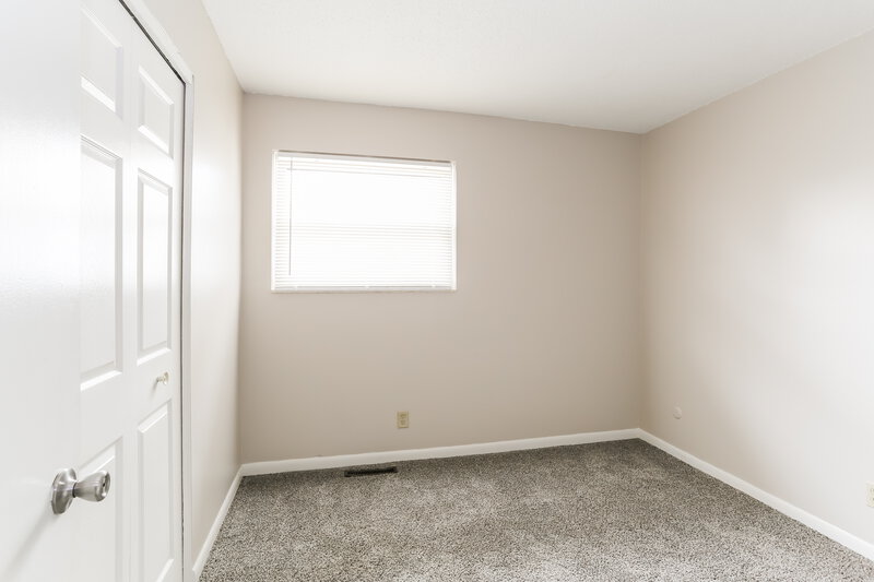 2,400/Mo, 2400 Lisbon Dr Columbus, OH 43232 Misc View 11