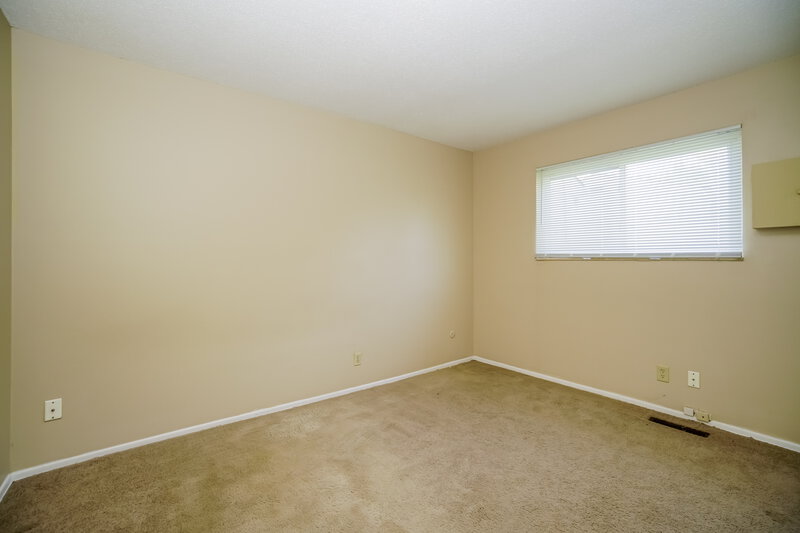 2,400/Mo, 2400 Lisbon Dr Columbus, OH 43232 Misc View 13