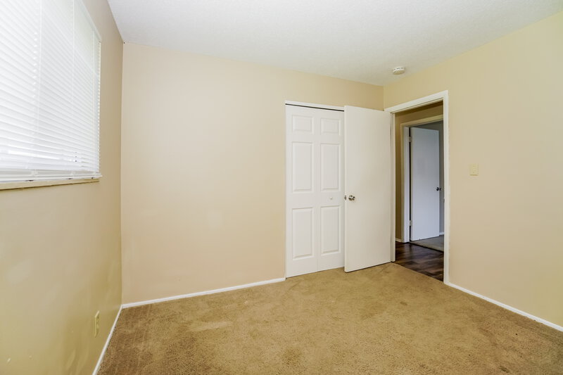 2,400/Mo, 2400 Lisbon Dr Columbus, OH 43232 Misc View 15