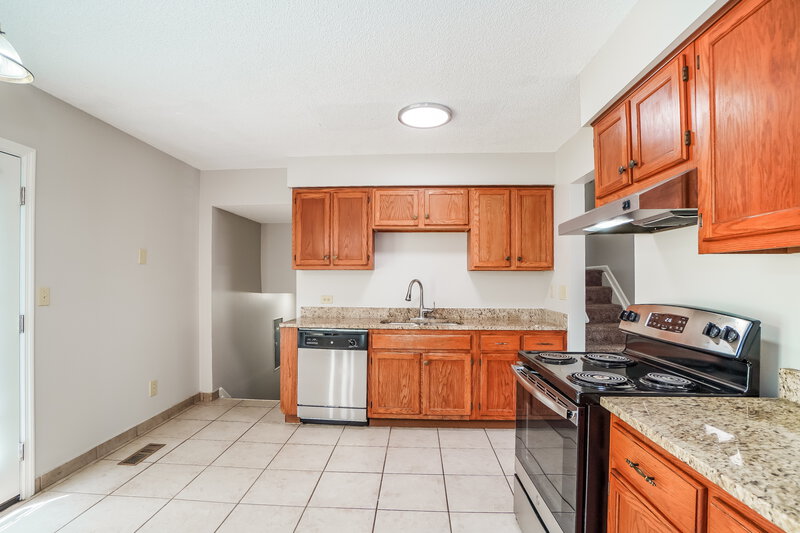 1,990/Mo, 2709 Bretton Woods Dr Columbus, OH 43231 Kitchen View