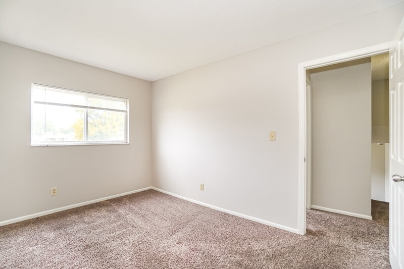 1,990/Mo, 2709 Bretton Woods Dr Columbus, OH 43231 Bedroom View