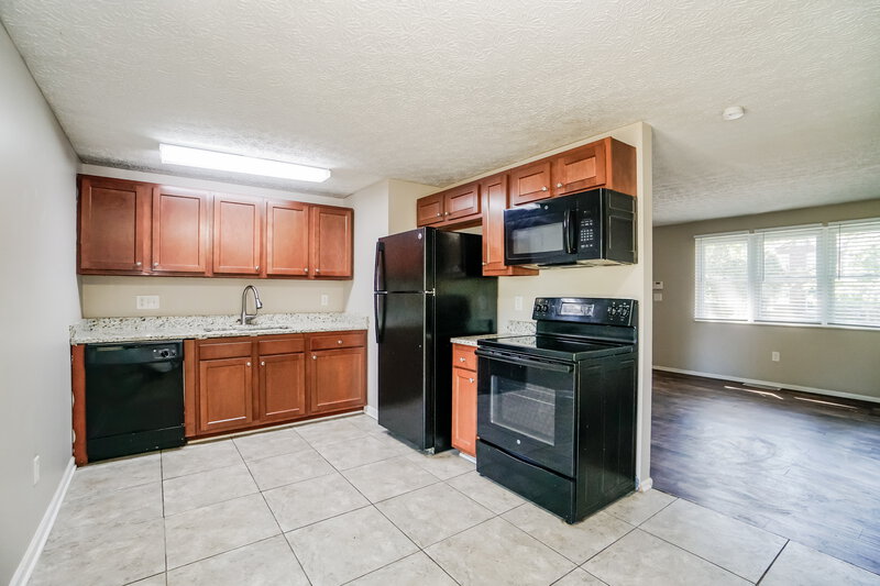 1,660/Mo, 5148 Cherry Creek Pkwy N Columbus, OH 43228 Kitchen View