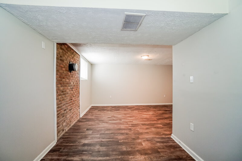 1,660/Mo, 5148 Cherry Creek Pkwy N Columbus, OH 43228 Family Room View 2