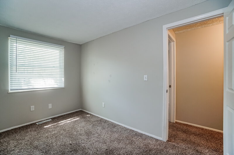 1,660/Mo, 5148 Cherry Creek Pkwy N Columbus, OH 43228 Bedroom View 4