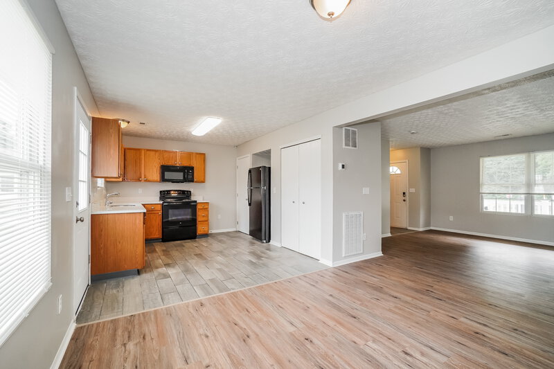 2,205/Mo, 1859 Canopy Ln Columbus, OH 43219 Dining Room View 2