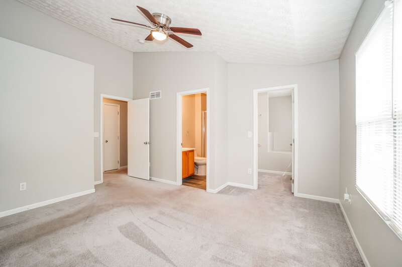 2,205/Mo, 1859 Canopy Ln Columbus, OH 43219 Main Bedroom View 2