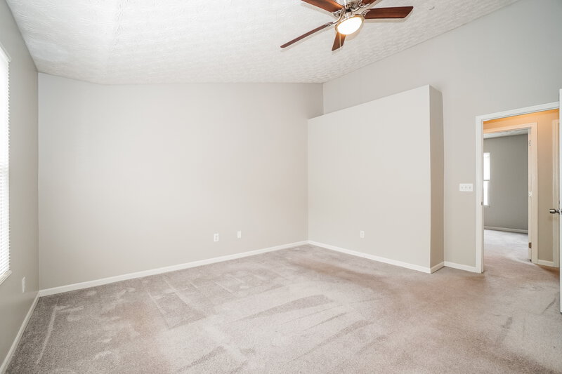 2,205/Mo, 1859 Canopy Ln Columbus, OH 43219 Main Bedroom View 3