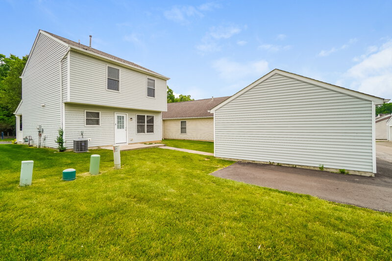 2,205/Mo, 1859 Canopy Ln Columbus, OH 43219 Rear View