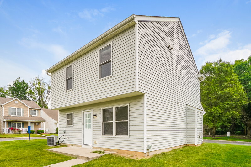 2,205/Mo, 1859 Canopy Ln Columbus, OH 43219 Rear View 2