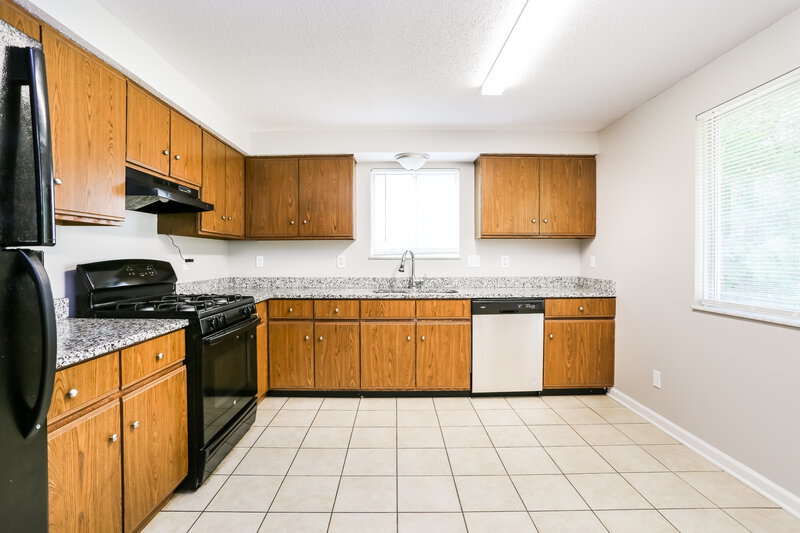 1,670/Mo, 3008 Fox Chaple Dr Columbus, OH 43232 Kitchen View 2