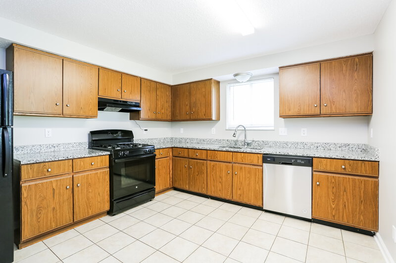 1,670/Mo, 3008 Fox Chaple Dr Columbus, OH 43232 Kitchen View 3