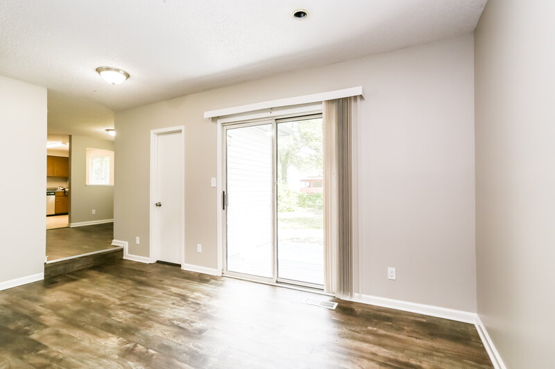 1,670/Mo, 3008 Fox Chaple Dr Columbus, OH 43232 Family Room View 2