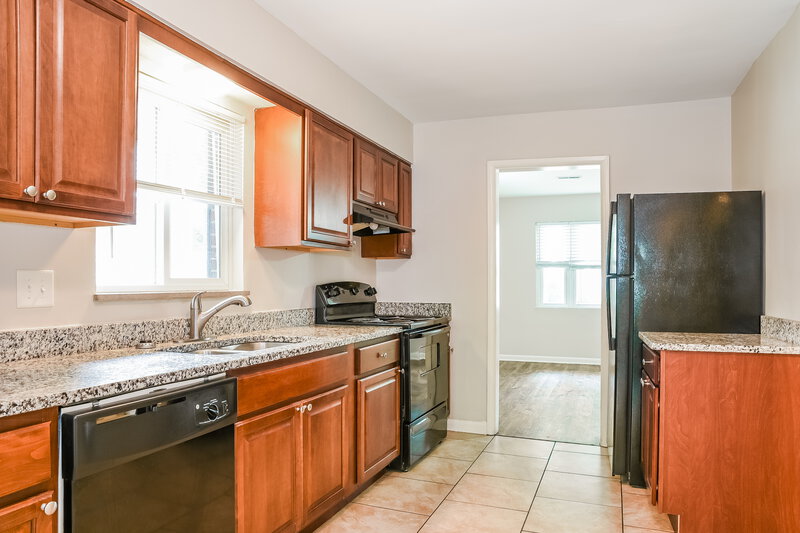 1,945/Mo, 2876 Brownlee Ave Columbus, OH 43209 W M Kitchen View