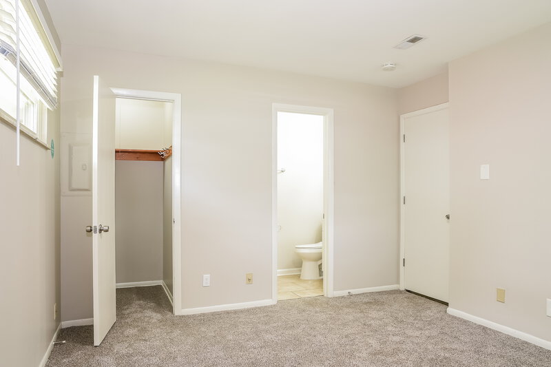 1,945/Mo, 2876 Brownlee Ave Columbus, OH 43209 Main Bedroom View