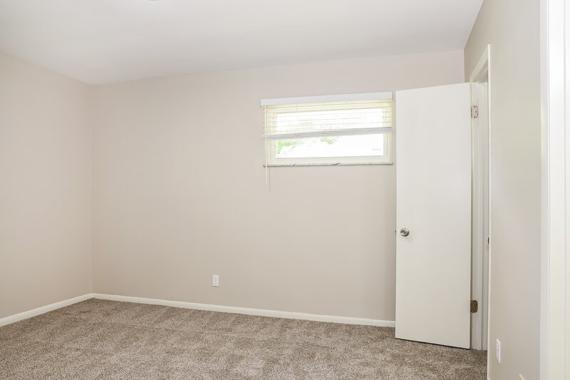 1,945/Mo, 2876 Brownlee Ave Columbus, OH 43209 Main Bedroom View 2