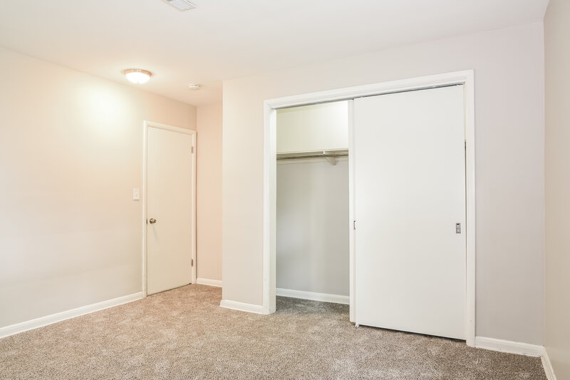 1,945/Mo, 2876 Brownlee Ave Columbus, OH 43209 Bedroom View 3