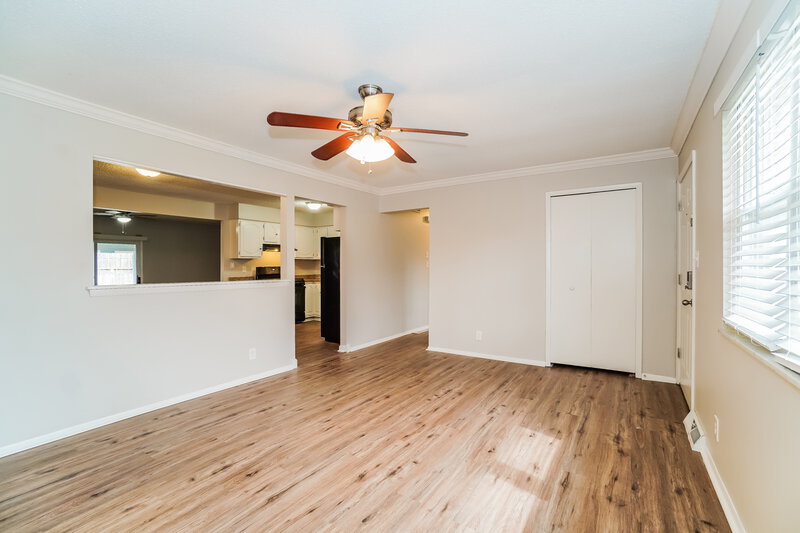 1,845/Mo, 1532 Bolenhill Ave Columbus, OH 43229 Living Room View 2