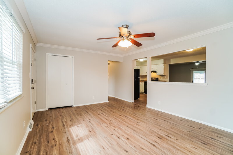 1,845/Mo, 1532 Bolenhill Ave Columbus, OH 43229 Living Room View 3