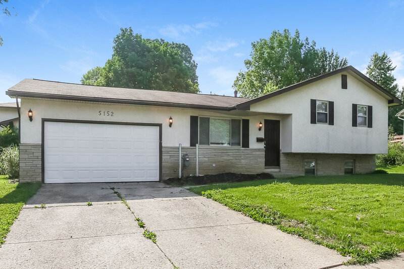 2,005/Mo, 5152 Sassafras Rd Columbus, OH 43229 Front View