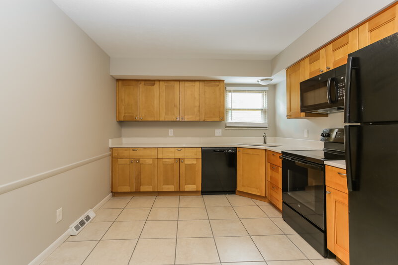 2,005/Mo, 5152 Sassafras Rd Columbus, OH 43229 Kitchen View