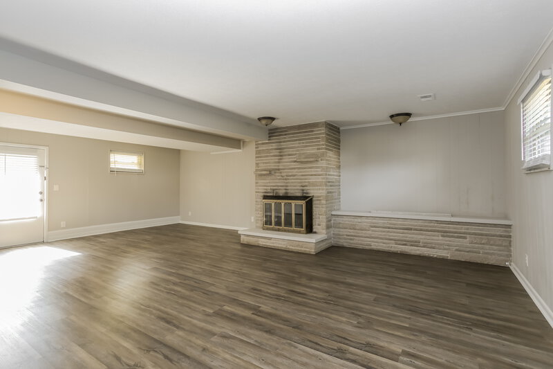 2,005/Mo, 5152 Sassafras Rd Columbus, OH 43229 Family Room View 3