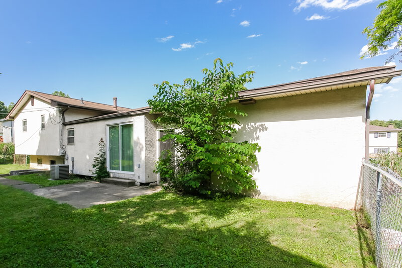 2,005/Mo, 5152 Sassafras Rd Columbus, OH 43229 Rear View