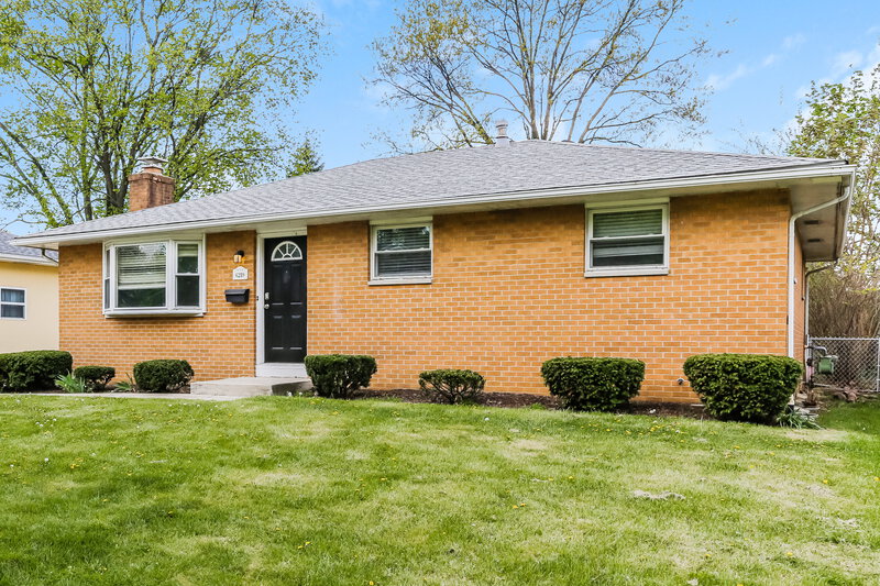 1,865/Mo, 6219 Parkdale Dr Columbus, OH 43229 Front View