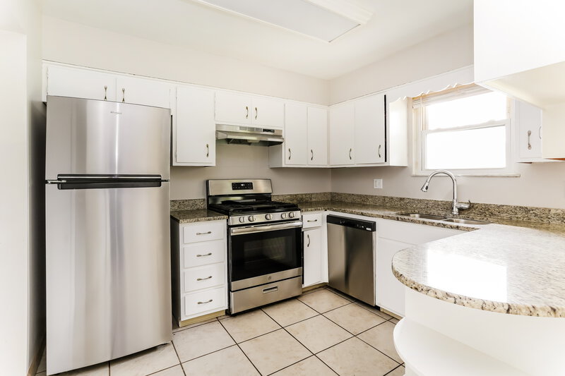 1,865/Mo, 6219 Parkdale Dr Columbus, OH 43229 Kitchen View