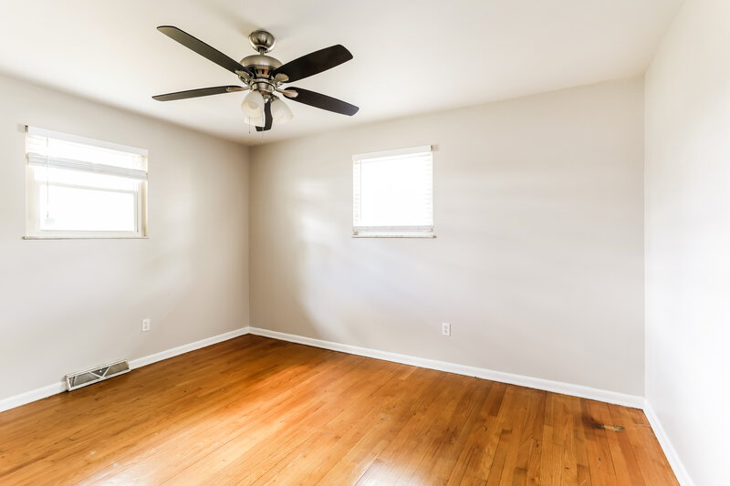 1,865/Mo, 6219 Parkdale Dr Columbus, OH 43229 Main Bedroom View
