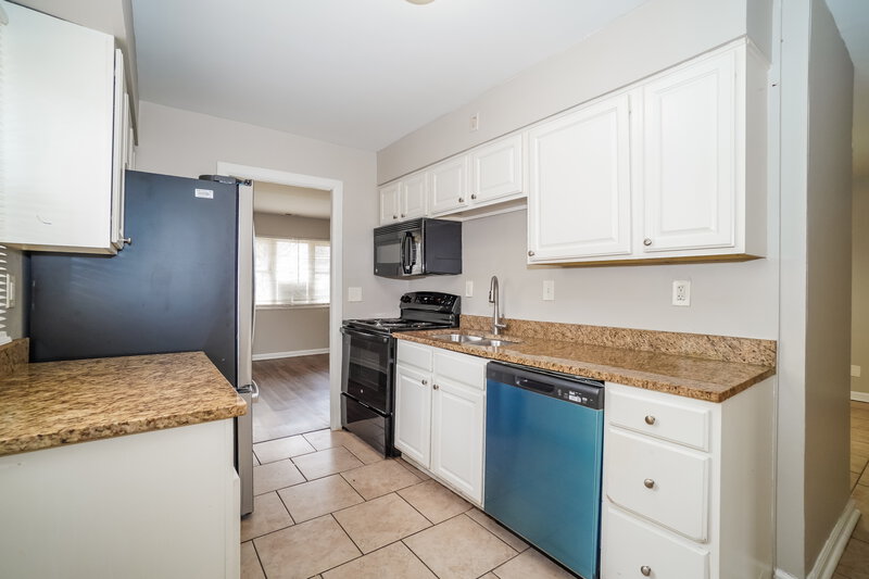 1,605/Mo, 4472 Saint Ann Ln Columbus, OH 43213 Kitchen View 2