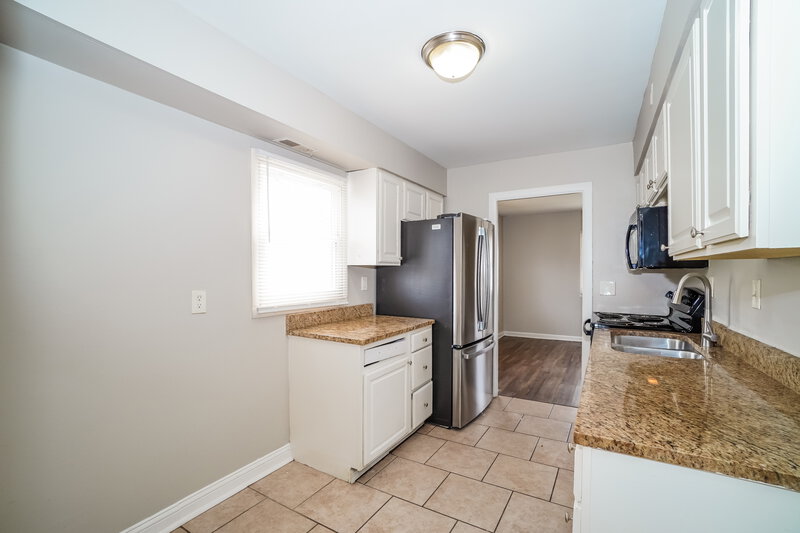 1,605/Mo, 4472 Saint Ann Ln Columbus, OH 43213 Kitchen View 3