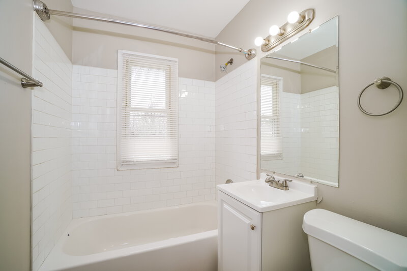 1,605/Mo, 4472 Saint Ann Ln Columbus, OH 43213 Bathroom View