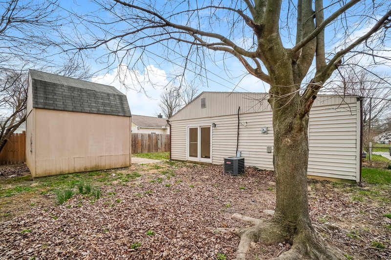 1,605/Mo, 4472 Saint Ann Ln Columbus, OH 43213 Rear View