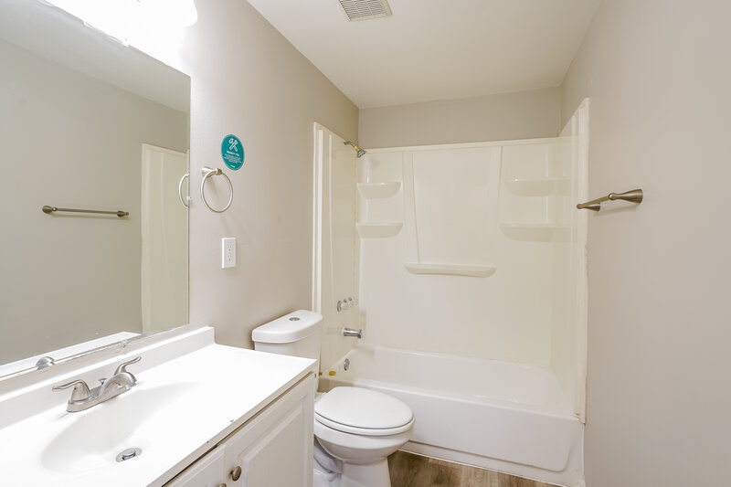 1,740/Mo, 3931 Nile Ave Groveport, OH 43125 Bathroom View