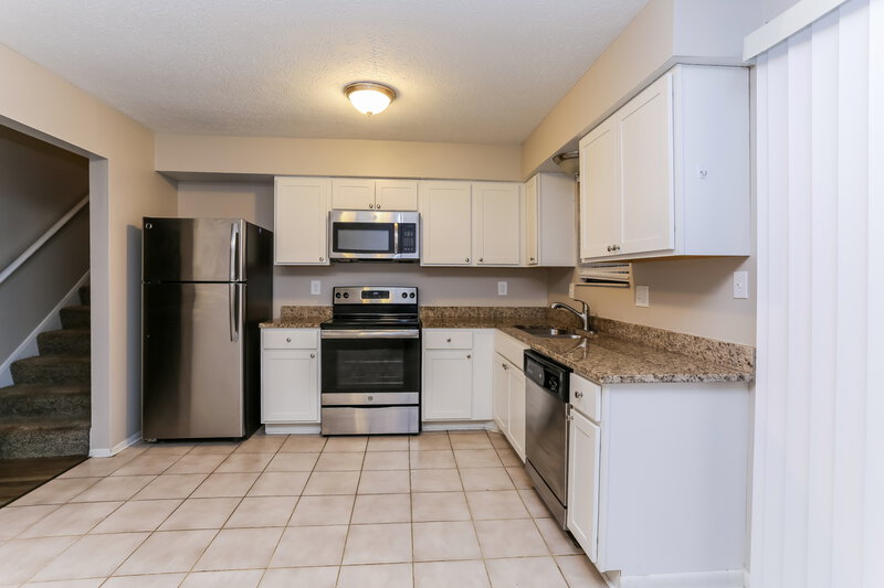 1,685/Mo, 4865 Heaton Rd Columbus, OH 43229 Kitchen View 2